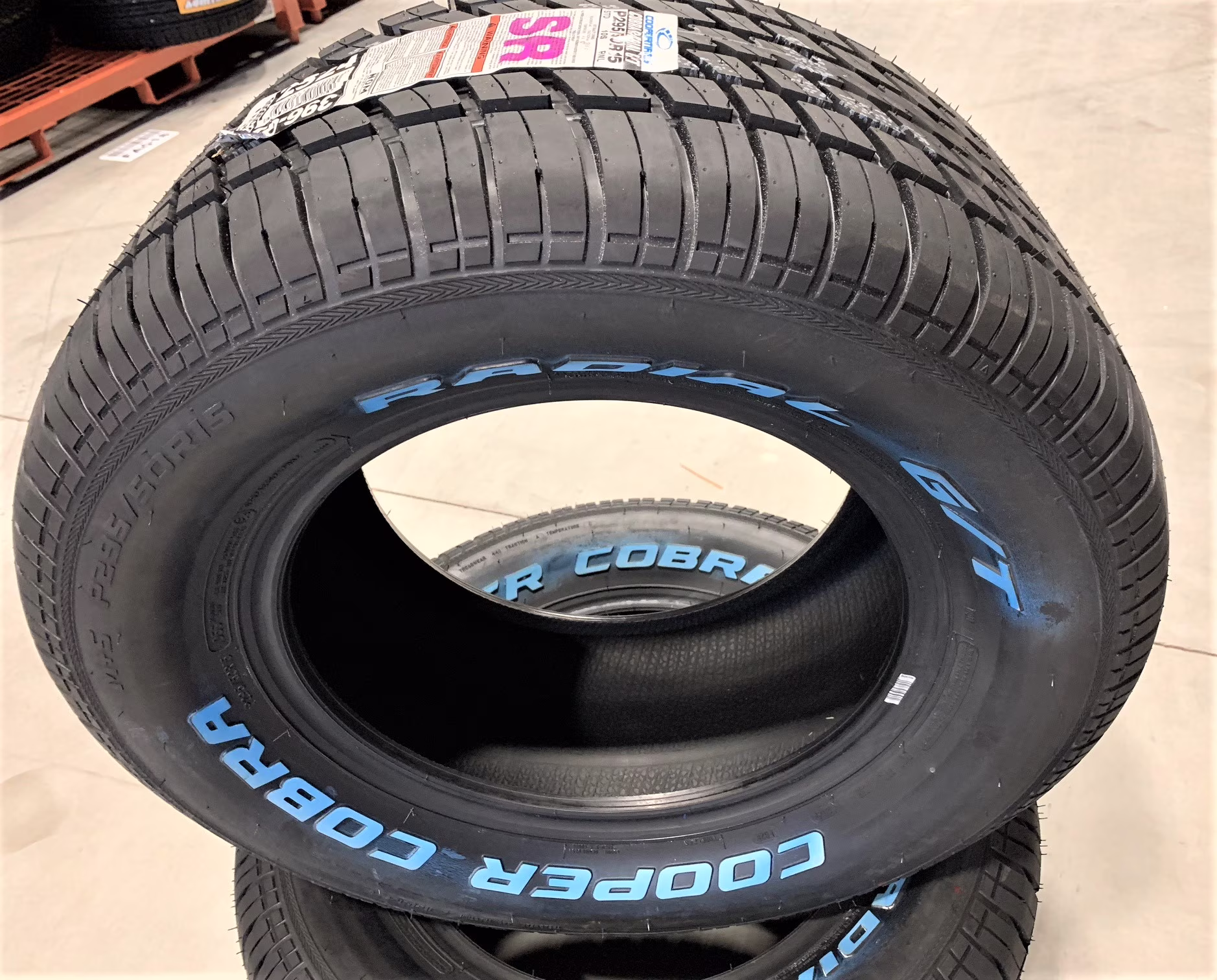 Cooper Cobra Radial G/T All Season 295/50R15 105S Passenger Tire - Image 3