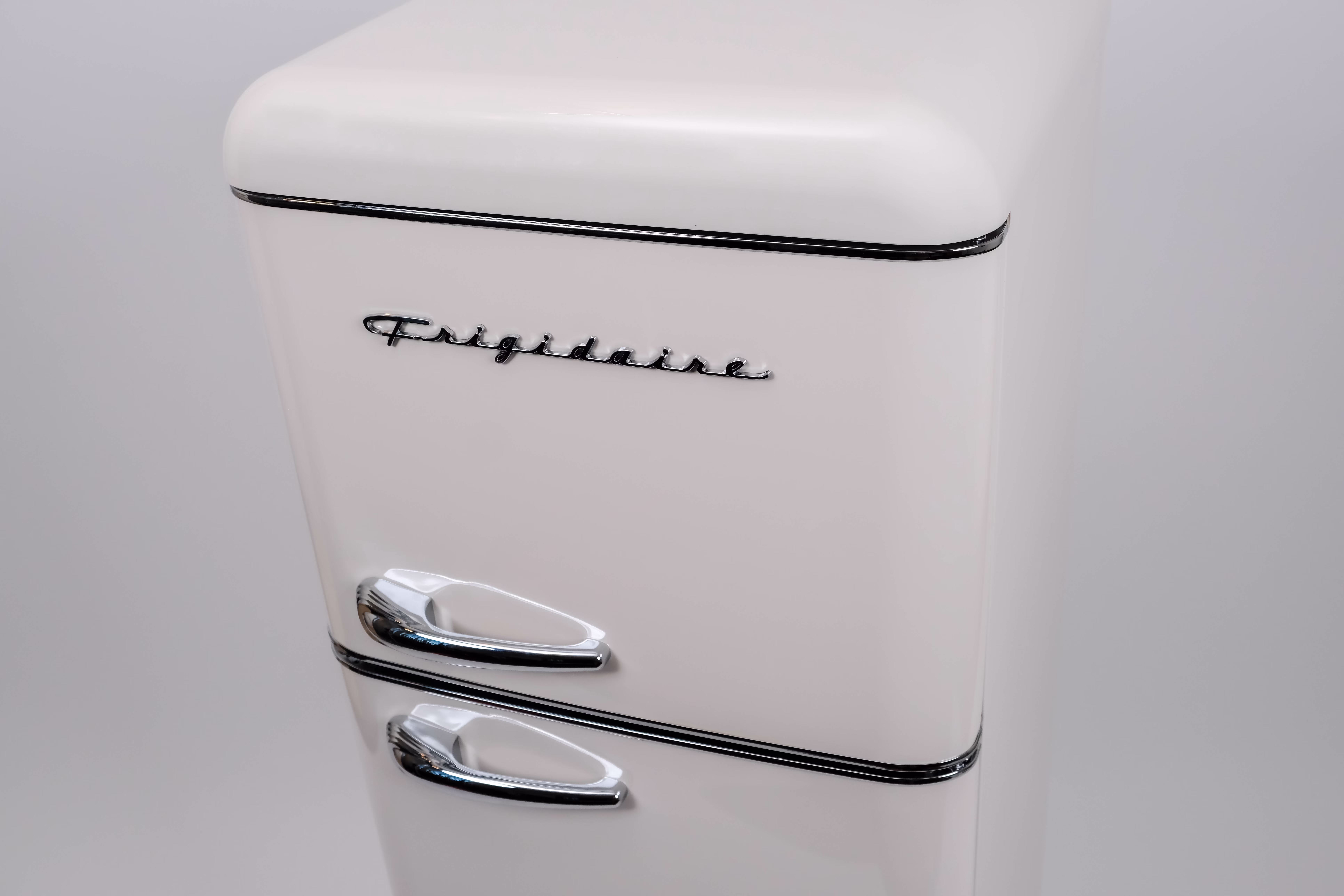 Frigidaire 7.5 Cu. ft. Retro Refrigerator, Apartment Size Top Mount Fridge with Chrome Handles, Cream EFR756 - Image 5