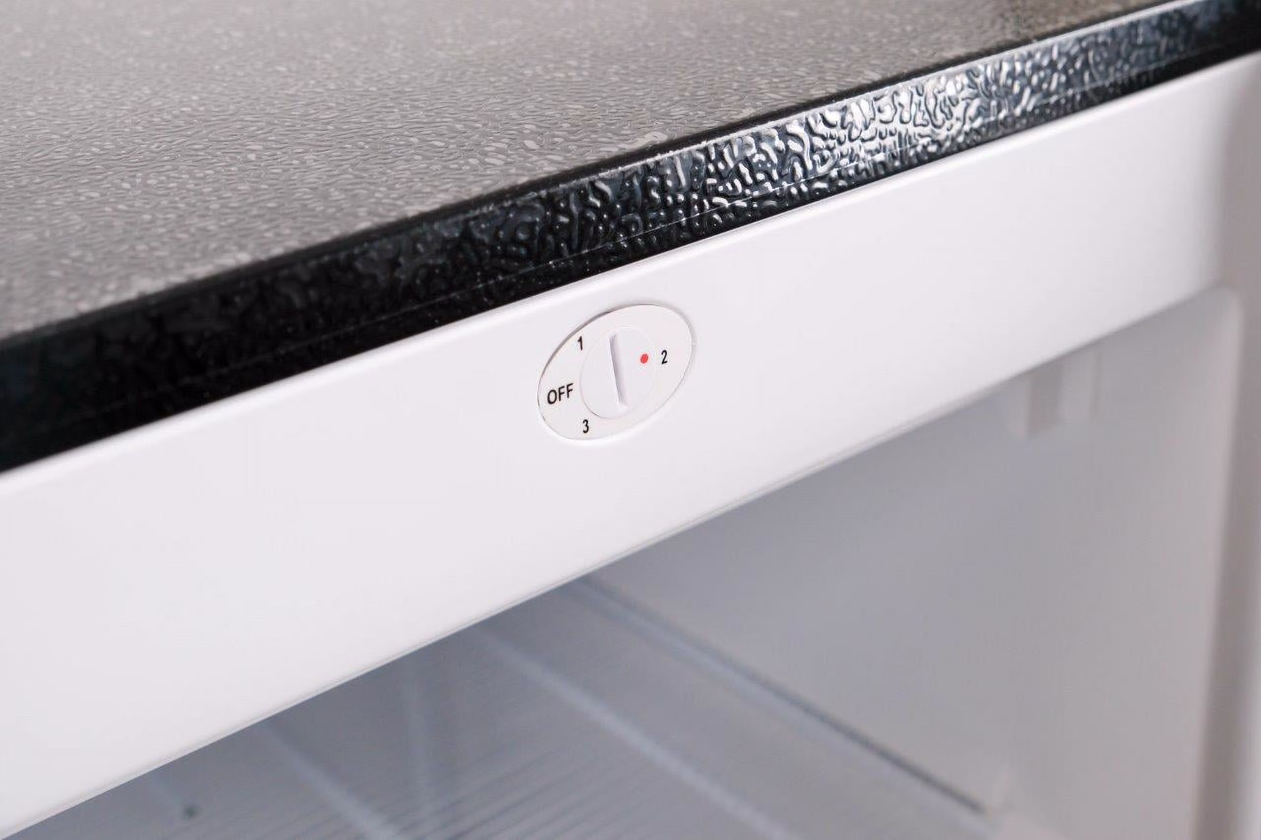 Frigidaire EFRF698-6COM 6.5 cu ft Upright Freezer, Garage Ready, Platinum Silver - Image 2