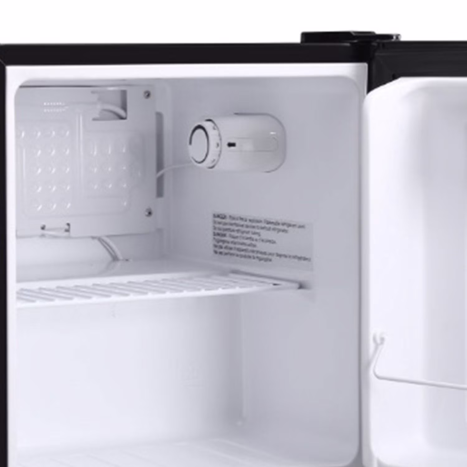 Magic Chef 1.7 cu. ft. Mini Fridge in Black MCR170BE - Image 2